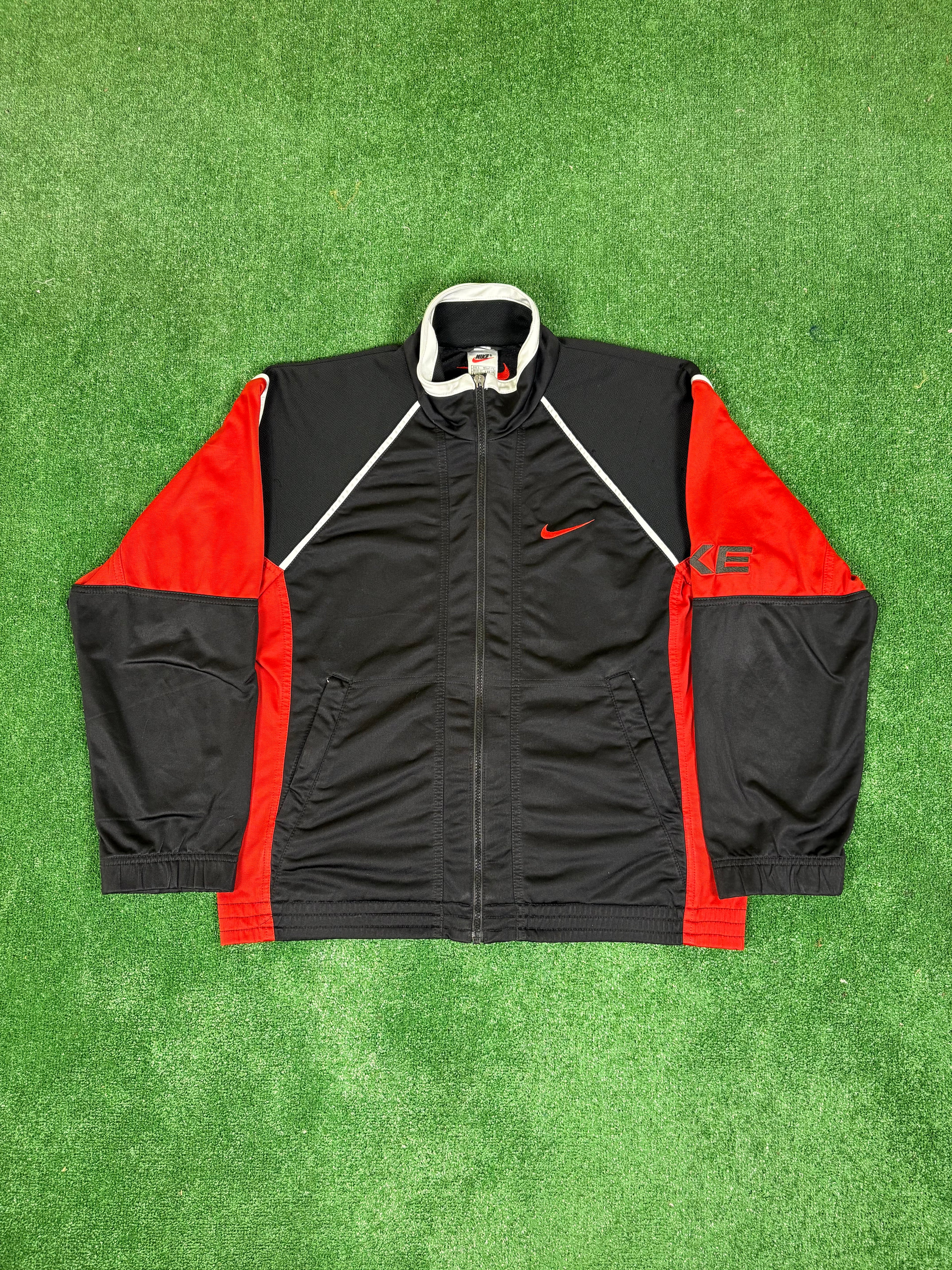 CHAQUETA NIKE ROJA Y NEGRA VINTAGE EXCLUSIVA