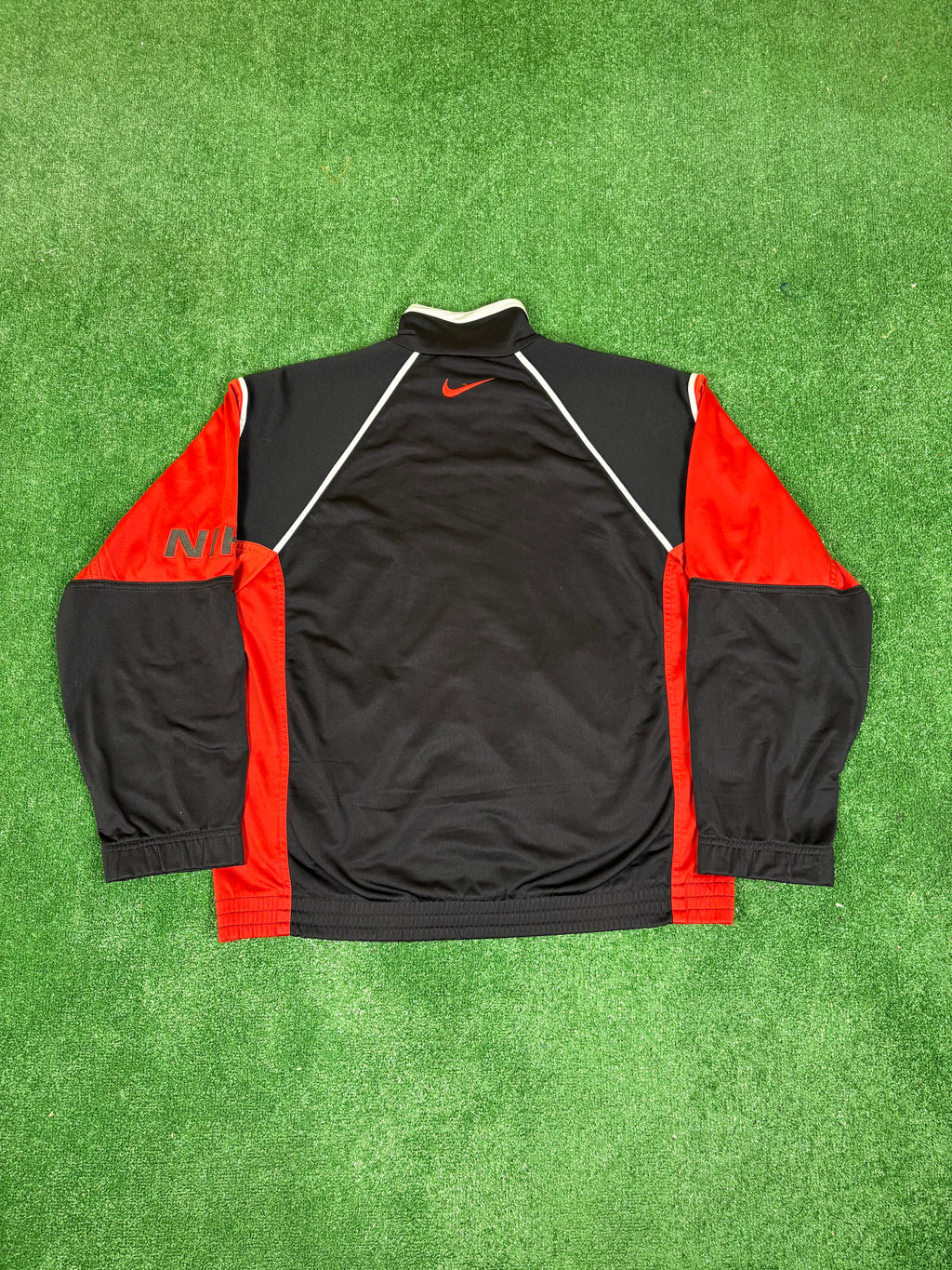 CHAQUETA NIKE ROJA Y NEGRA VINTAGE EXCLUSIVA