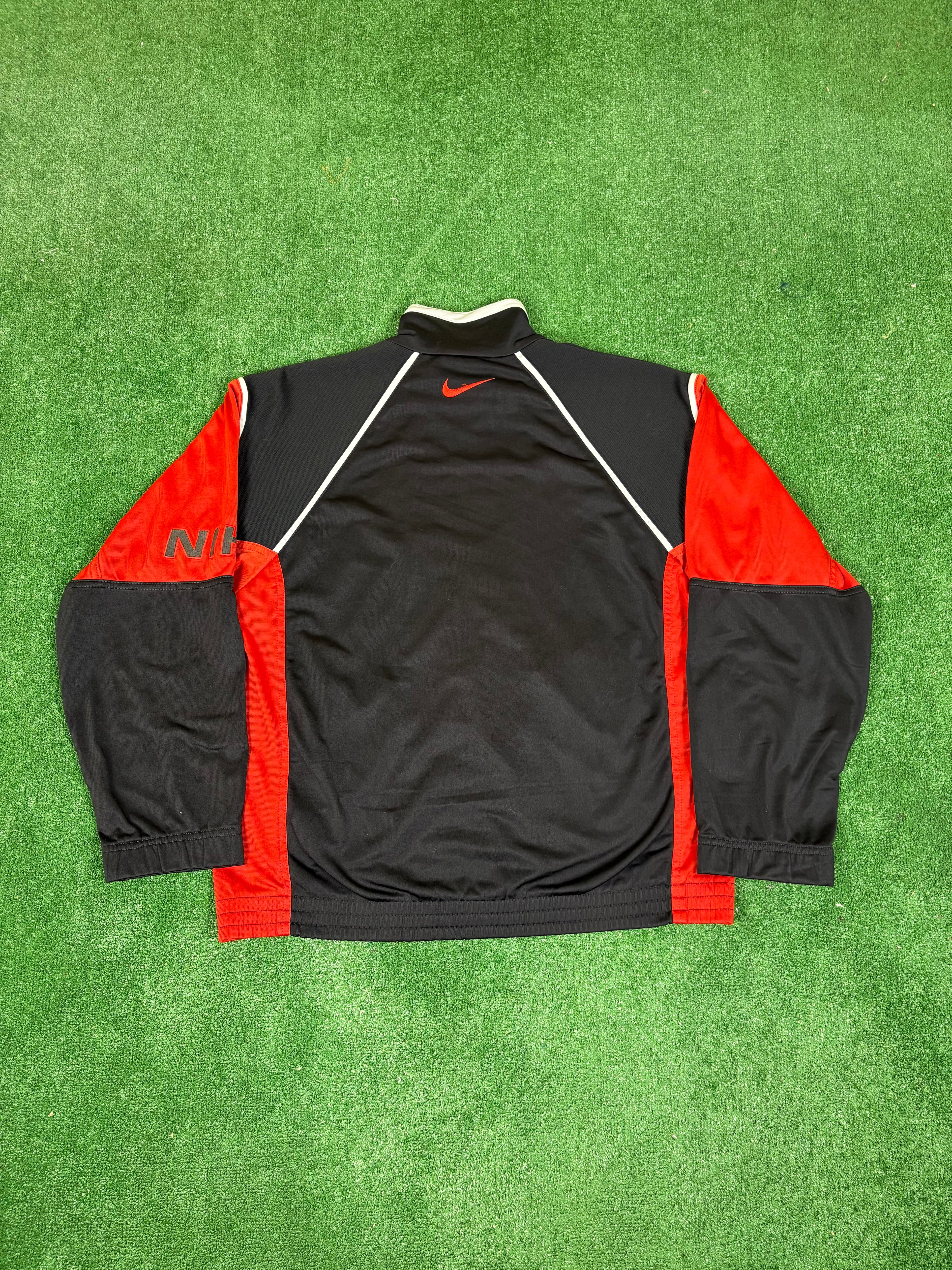 CHAQUETA NIKE ROJA Y NEGRA VINTAGE EXCLUSIVA