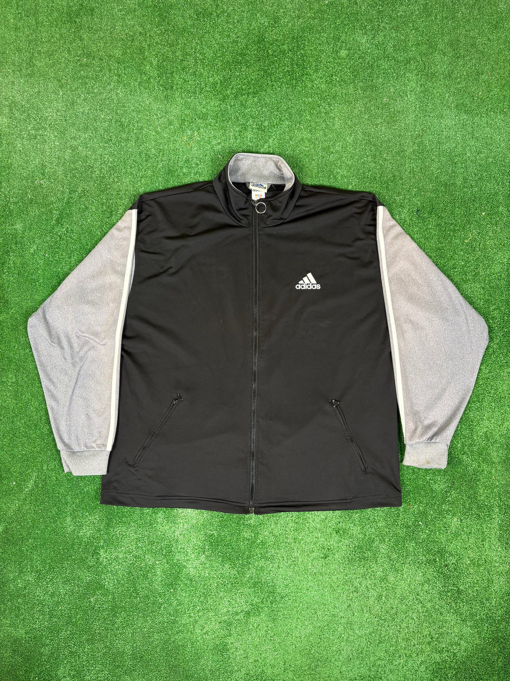 CHAQUETA ADIDAS ORIGINAL NEGRA Y GRIS VINTAGE Y2K